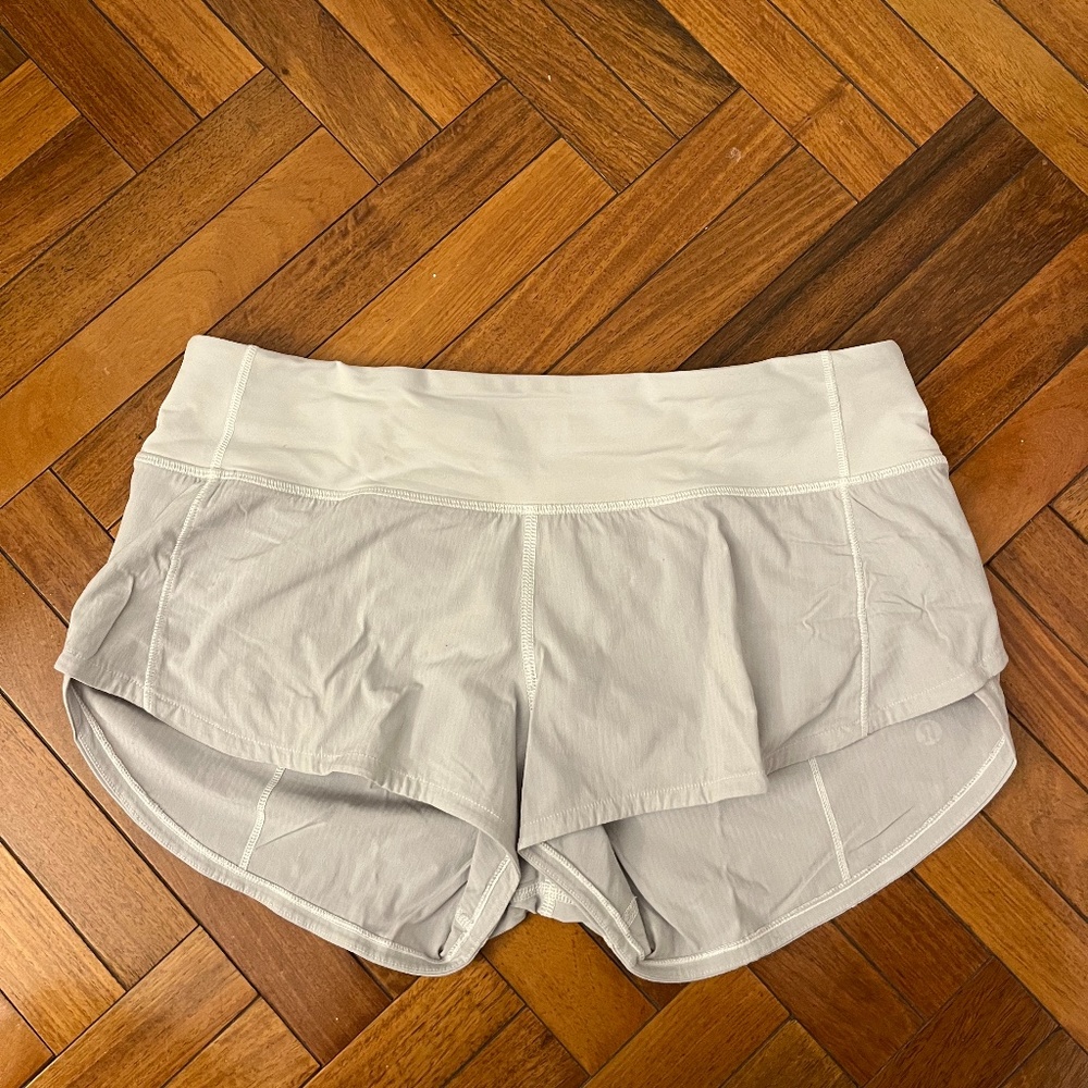 Lululemon Speed Up Low-Rise Lined Short 2.5", WHITE, SIZE 4